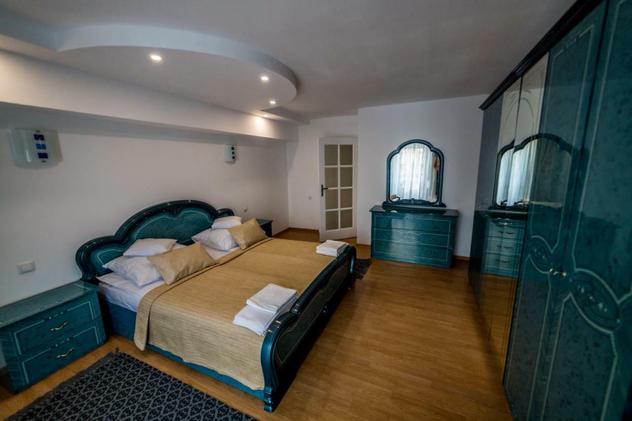 Appartement Apartament Sorina Maria à Deva Extérieur photo